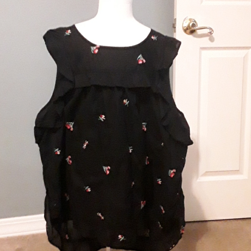 Black cap-sleeved pleasant top